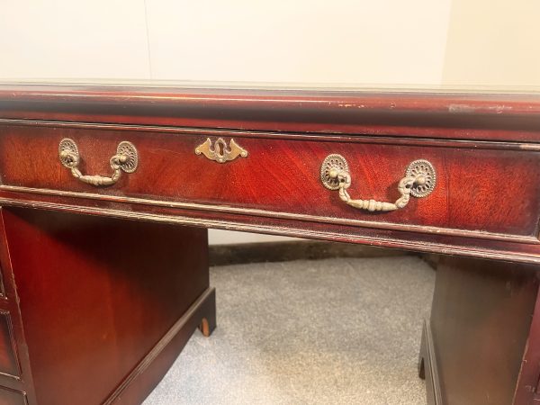 A Large Antique Mahogany  Leather Topped Twin Pedestal Writing Desk - Image 5
