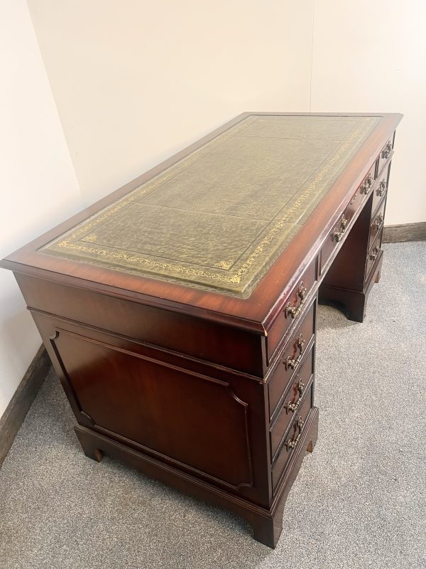A Large Antique Mahogany  Leather Topped Twin Pedestal Writing Desk - Image 8