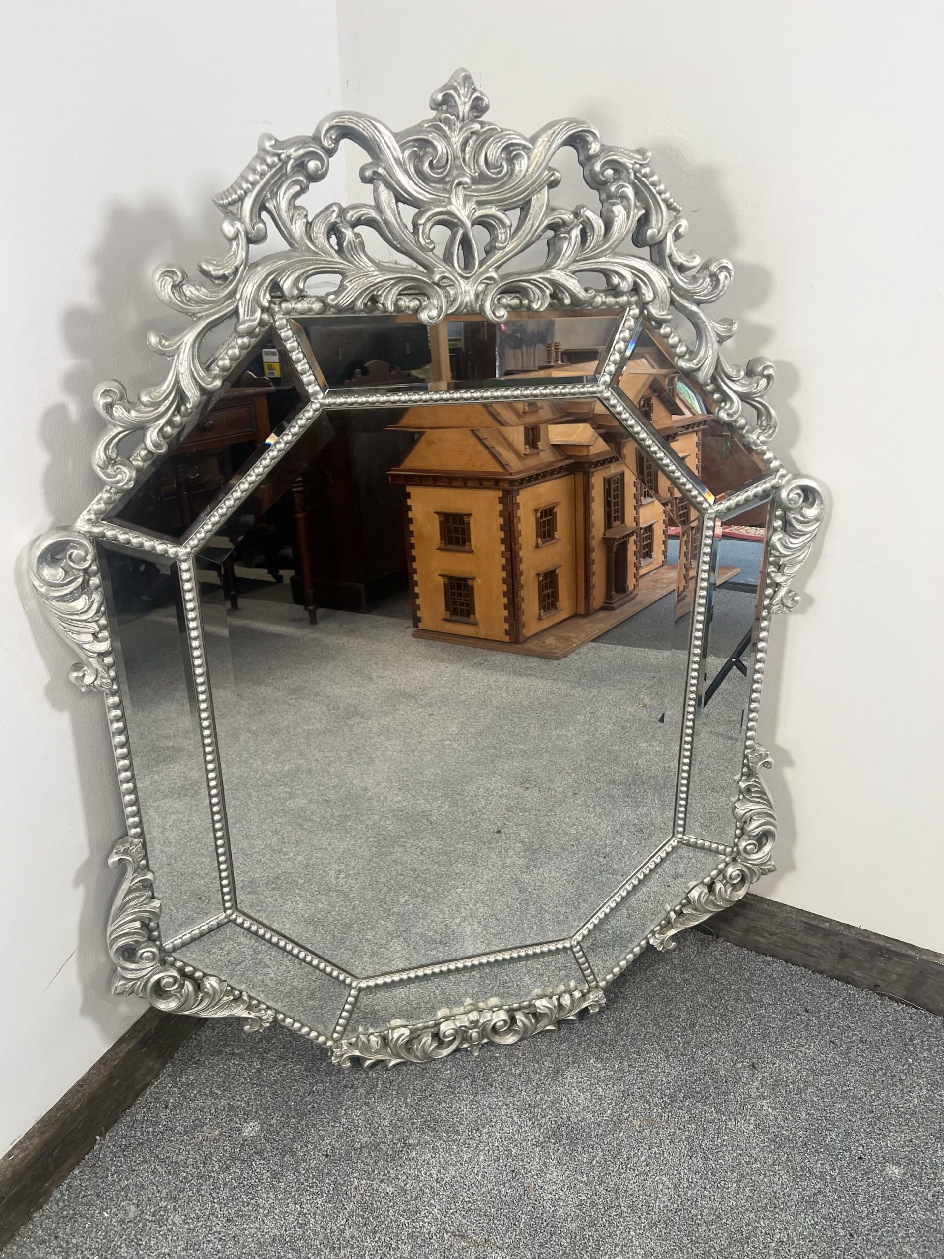 Classic French Style Venetian Mirror With Decorative Crest - Image 2