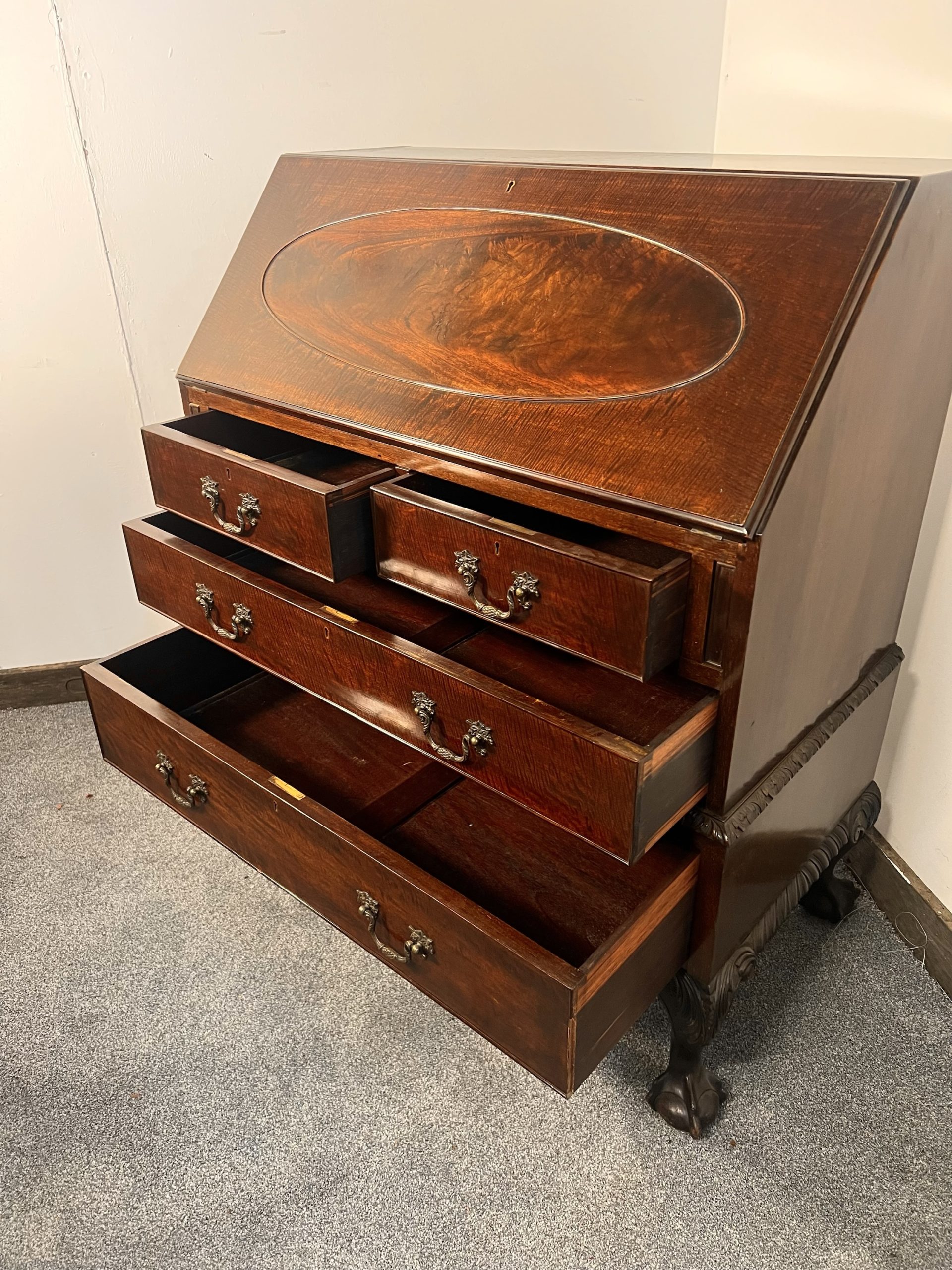An Antique 20th Century Fine Quality Bureau In Mahogany - Image 3