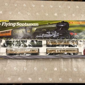 Hornby R869 Flying Scotsman 00 Gauge Electric Train Set