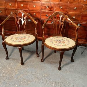 Pair of Antique Edwardian Mahogany Open Armchairs – c.1900–1910