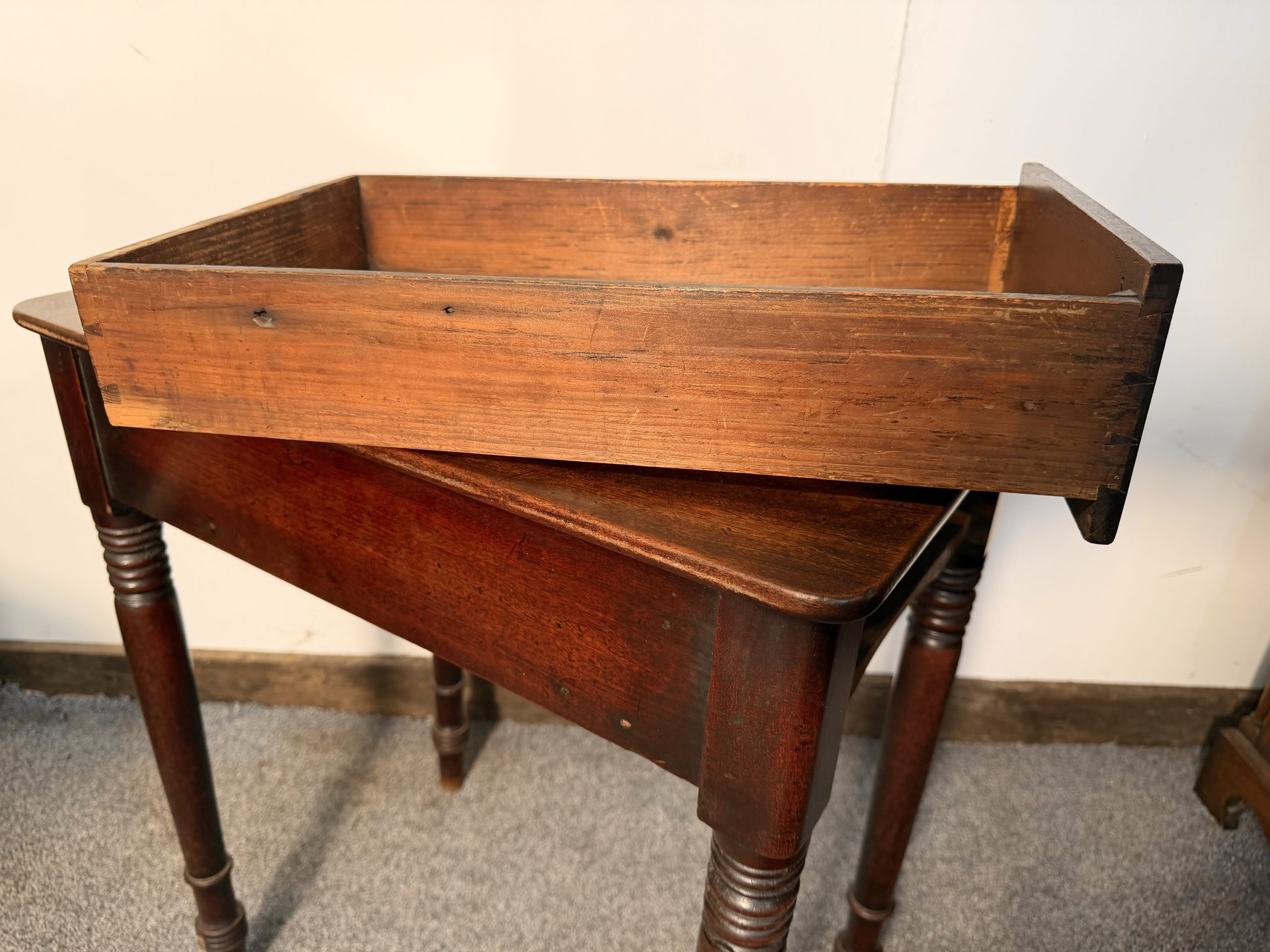 A lovely 19th Century Mahogany Side Table - Image 3